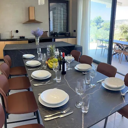 Pet Friendly In Seget Vranjica *